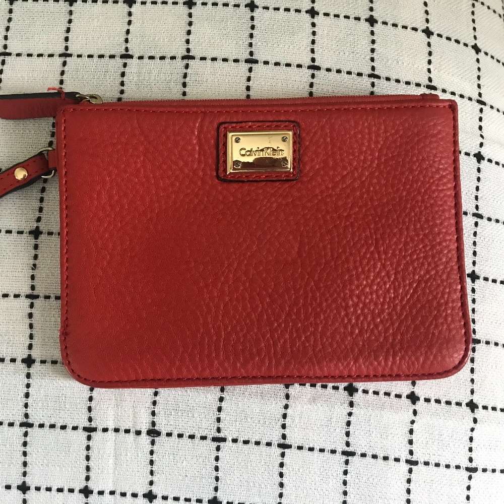Calvin Klein clutch/wristlet; leather - Picture 1 of 8